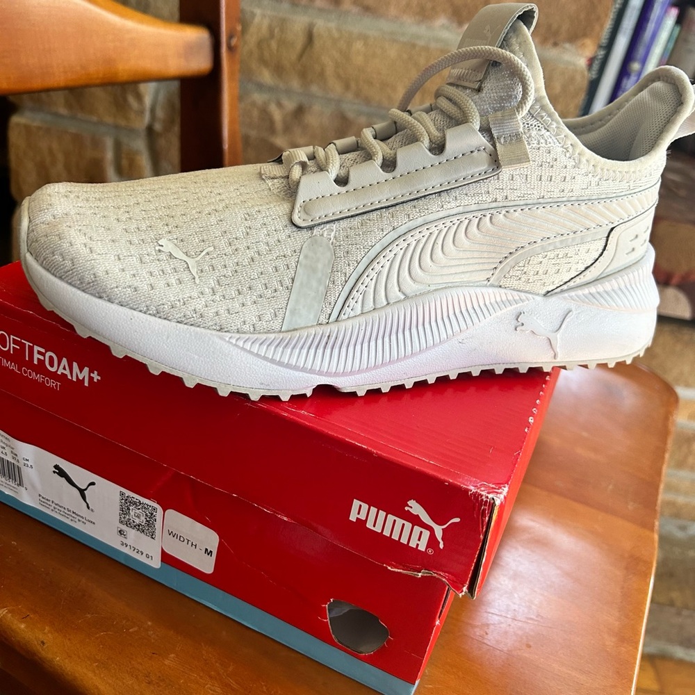 Cute Puma sneakers, barely worn